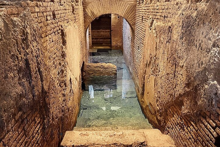 Roma Nascosta: Viaggio nei Sotterranei della Fontana di Trevi