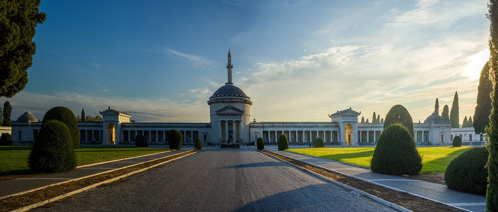 Visita Guidata al Cimitero Monumentale Vantiniano: simboli nascosti, personaggi illustri e storie curiose