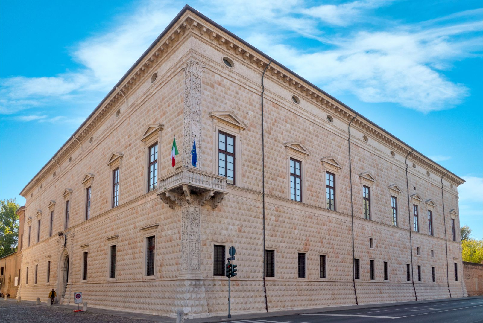 Visita Guidata a Palazzo dei Diamanti: Curiosità e Intrighi a Casa d’Este